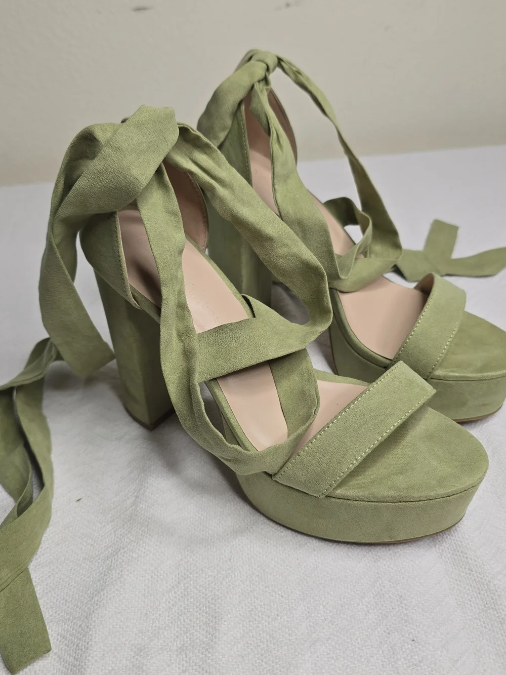 Wild Diva Lounge Olive Green Lace-Up Platform Heels – Women's Size 10